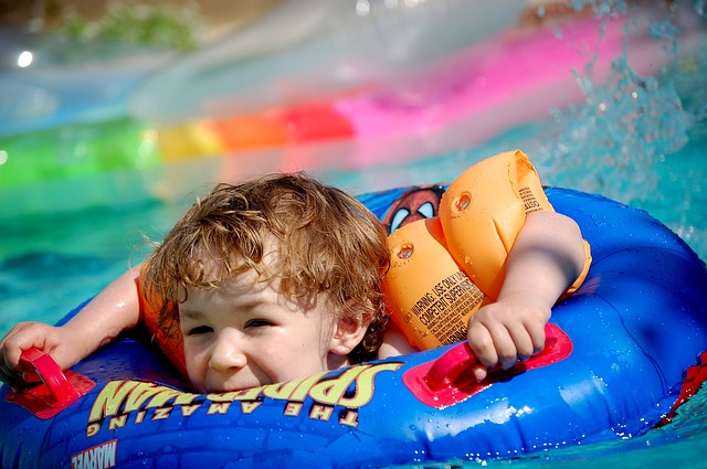 חוג שחייה | שיעור שחייה לילדים | קורס שחיה – חוג שחיה לילדים